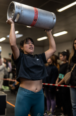 Keg au-dessus de la tête en compétition