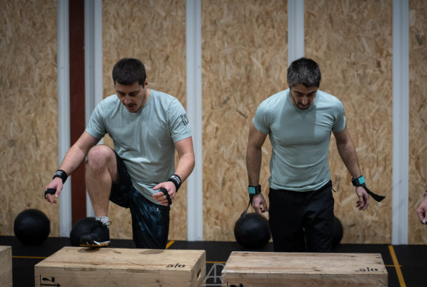 Box step-overs kettlebell